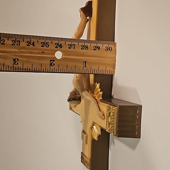 Vintage Resin INRI Holy Cross Spiritual Crucifix With Candles - Picture 8 of 11